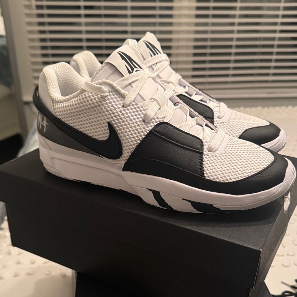 New Nike Men’s - never worn without box - Ja 1 scratch 2.0 size 8.5